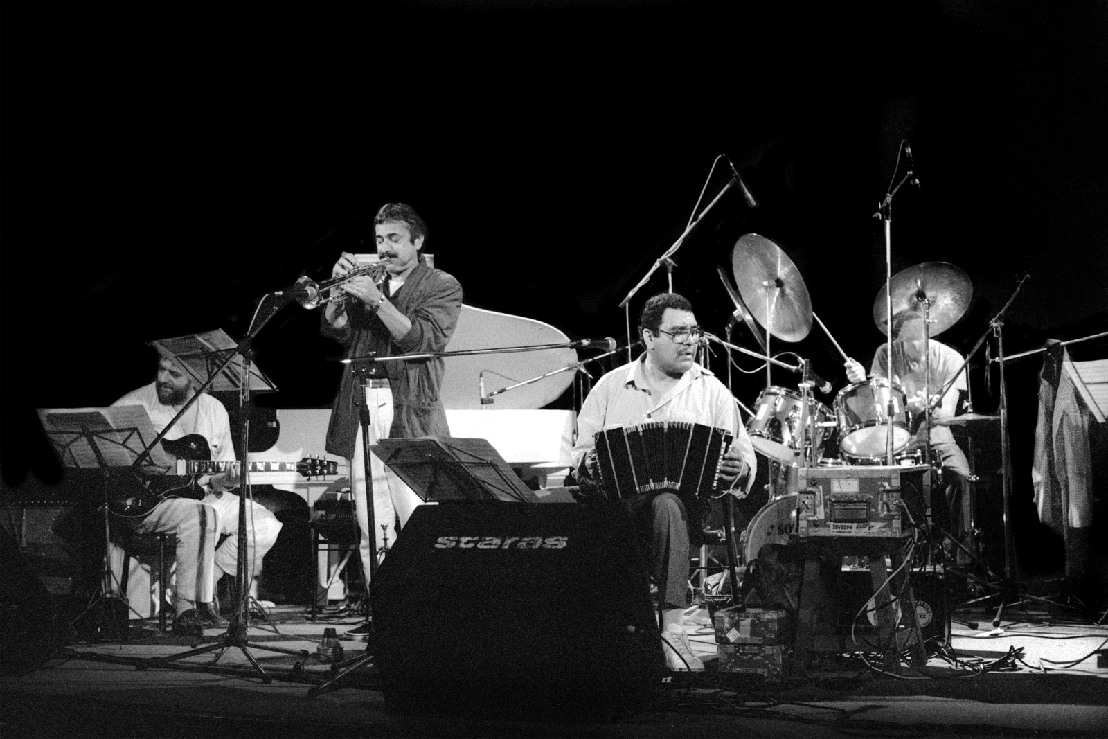 Dino Saluzzi ve Enrico Rava Beşlisi, Şan Tiyatrosu, 27 Eylül 1986 (Fotoğraf: Merih Akoğul)