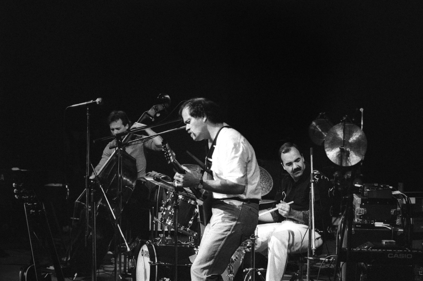 Marc Johnson (Kontrbas), John Abercrombie (Gitar), Peter Erskine (Davul), 14 Eylül 1985, Şan Tiyatrosu (Fotoğraf: Merih Akoğul)